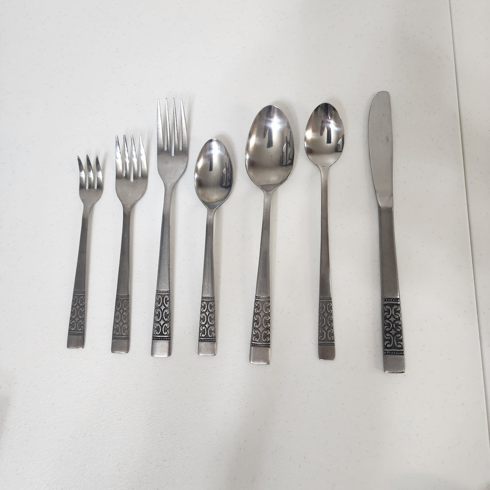 Vintage Rogers Co. Stainless Flatware Korean "Casa Vista" 1 Complete Setting